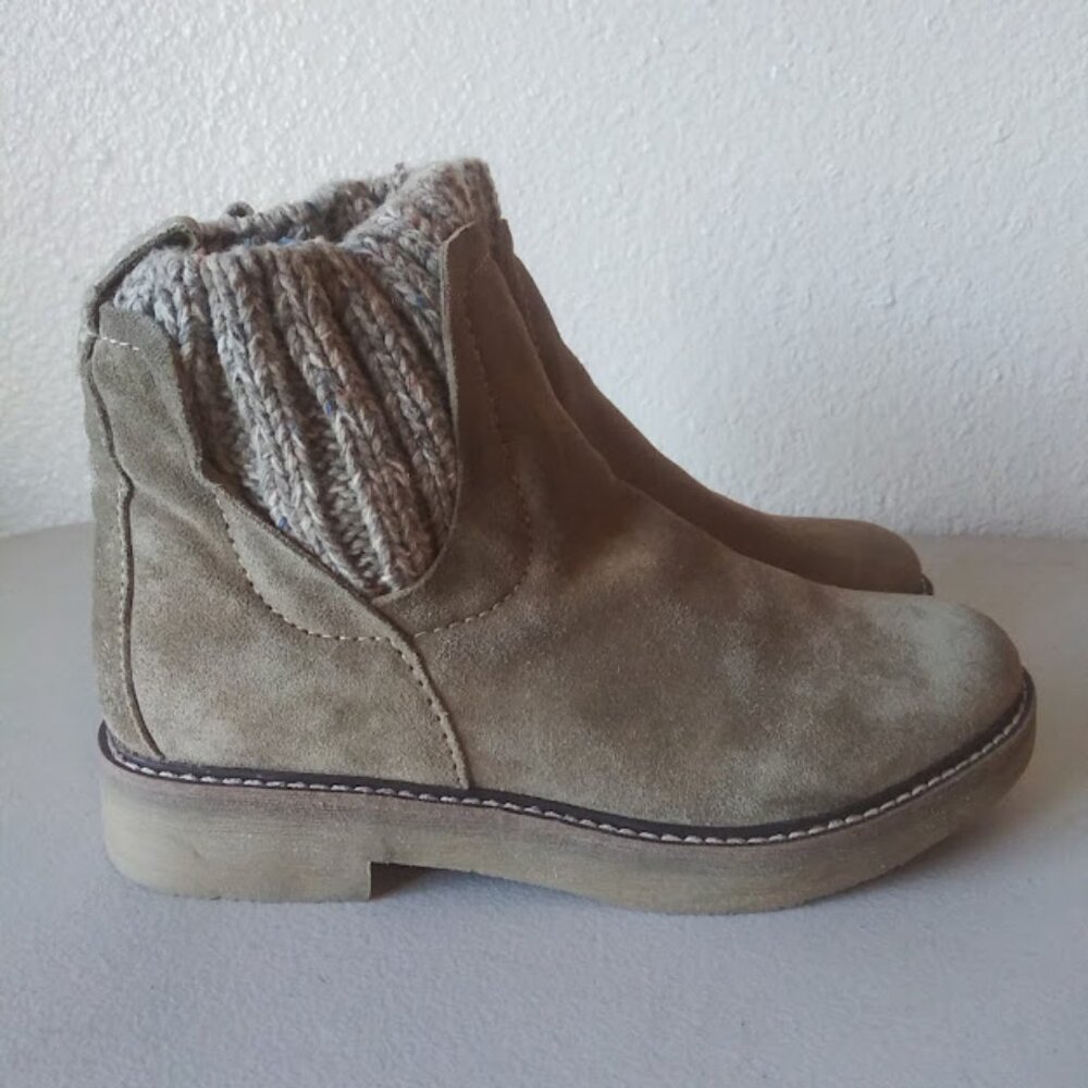 Comfortiva Align women's size 6M light taupe suede ankle boots